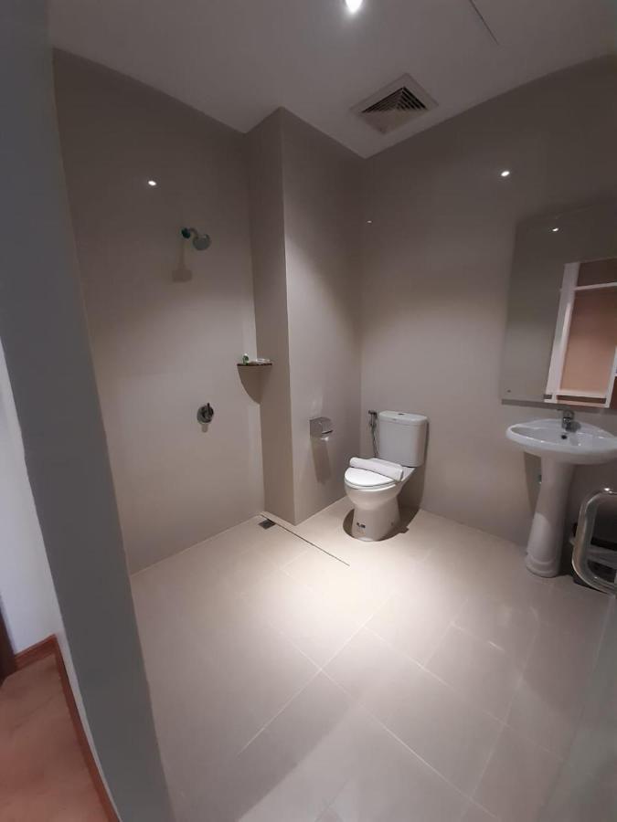 Blitz Hotel Batam Centre Eksteriør billede