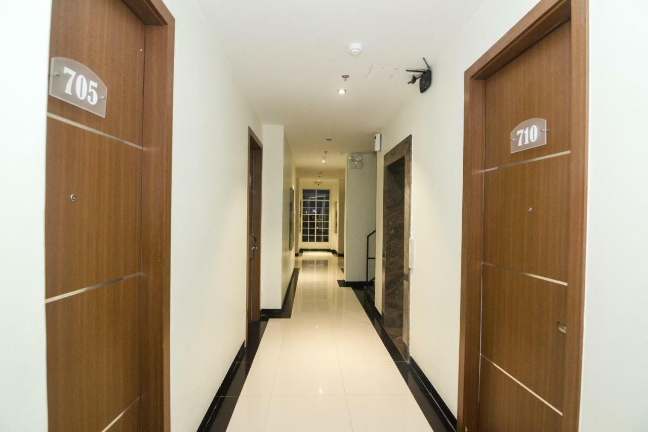 Blitz Hotel Batam Centre Eksteriør billede