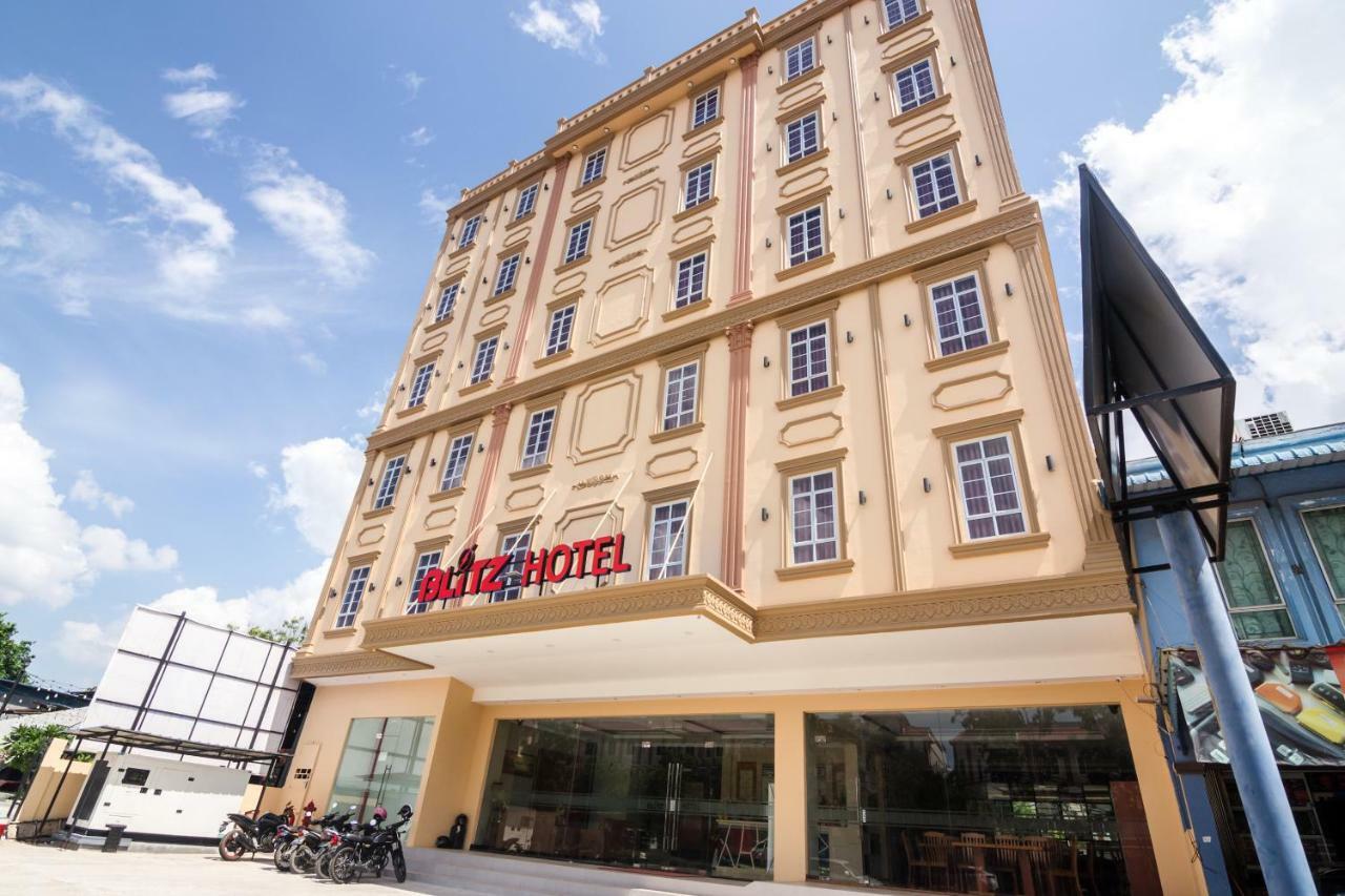 Blitz Hotel Batam Centre Eksteriør billede